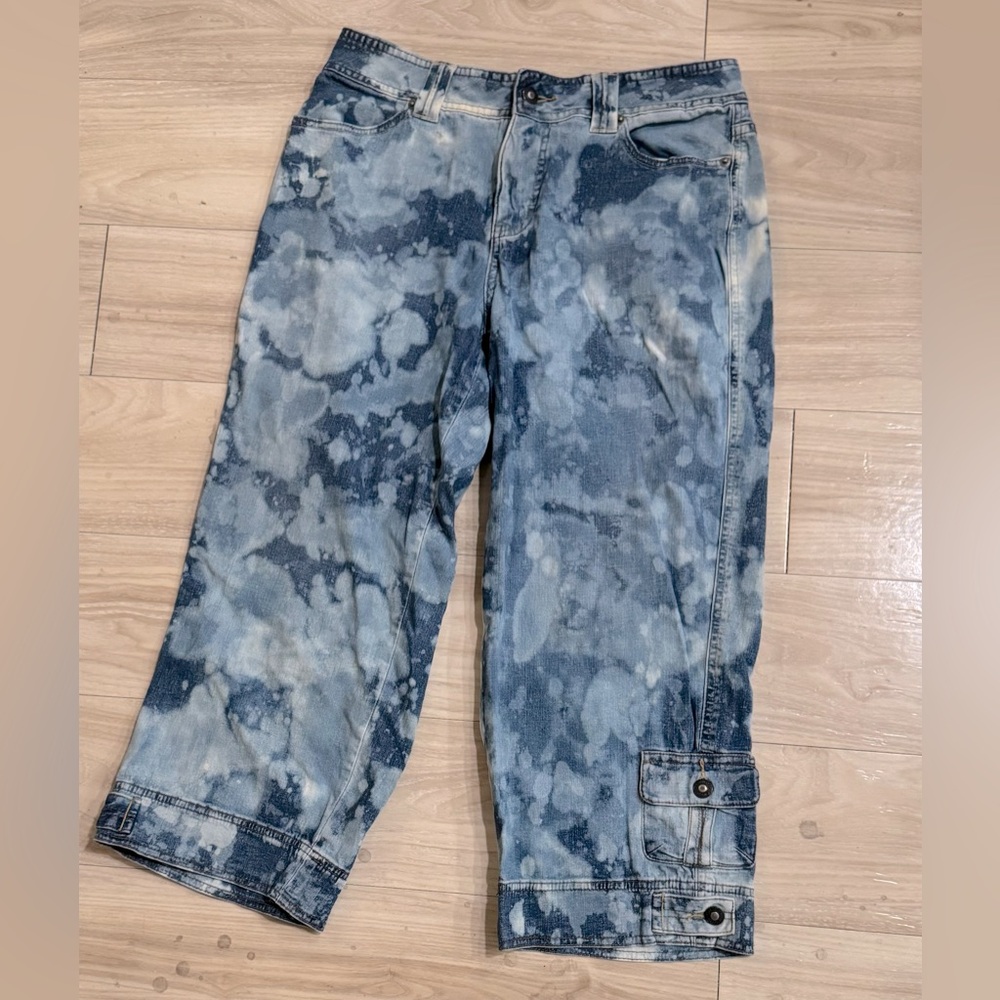 NWOT Unique pattern blue jeans